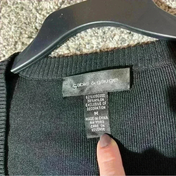 Cable & Gauge Sweater Rivets Knit 3/4 Sleeve Top Black Size M - Picture 5 of 7